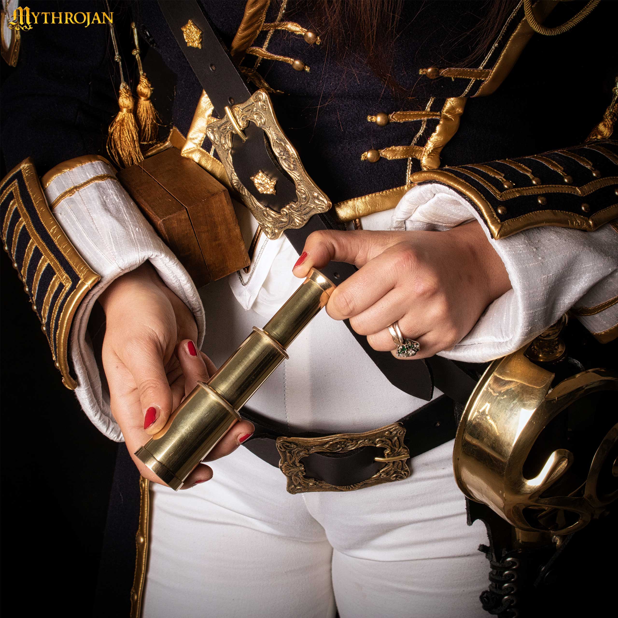Mythrojan Mini Pirate Spyglass Telescope Brass Colapsable Hand Telescope with Wooden Box Small Vintage Telescope Pirate Decore Brass Decorative Telescope - Brass - 6"